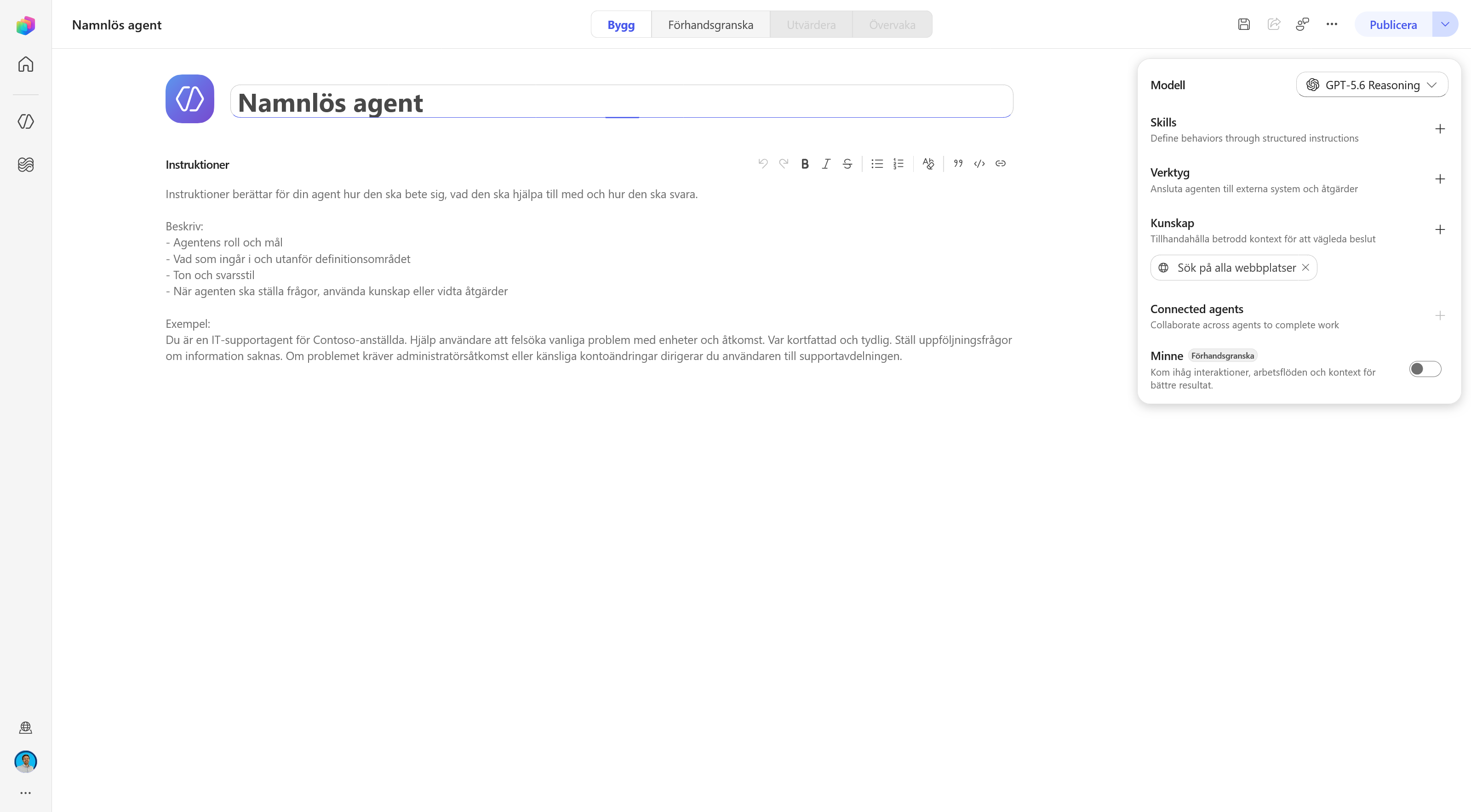 Byggvyn i nya Copilot Studio med de fyra flikarna högst upp, instruktionsredigeraren i mitten och komponentpanelen till höger med modell, skills, verktyg, kunskap, anslutna agenter och minne